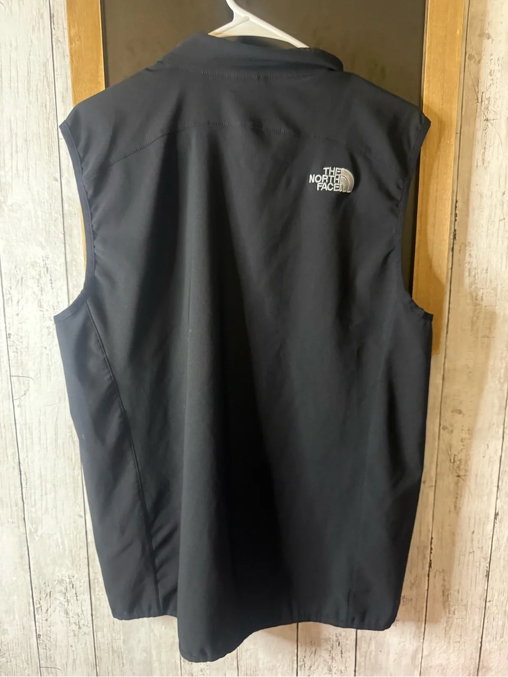 Men’s The North Face Black Softshell Vest- unlined  -perfect for travel!